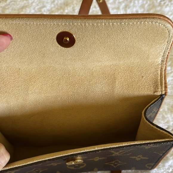 Louis Vuitton petit pouchet Florentine belt bag. Pre loved, authentic, w/COA. - Picture 9 of 15